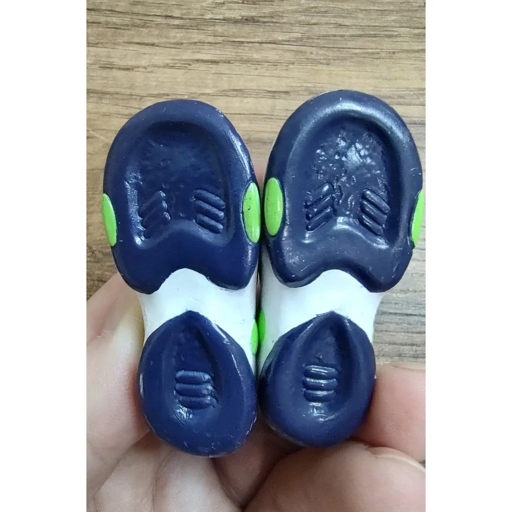 BRATZ DOLL SHOES BOYZ 2ND EDITION 2003 FUNK OUT 2004 DYLAN GREEN SANDALS ONLY
